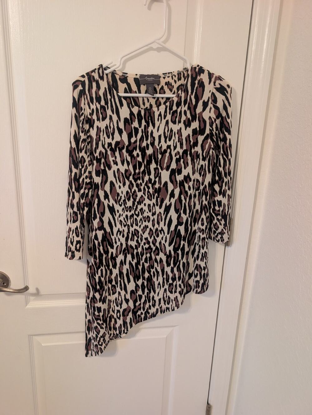 Chico's Travelers Top Sz 0 Animal Print Tunic Top Asymmetrical Slinky, S